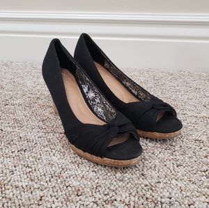 Black Open Toe Wedges. size 8. Dex flex comfort
